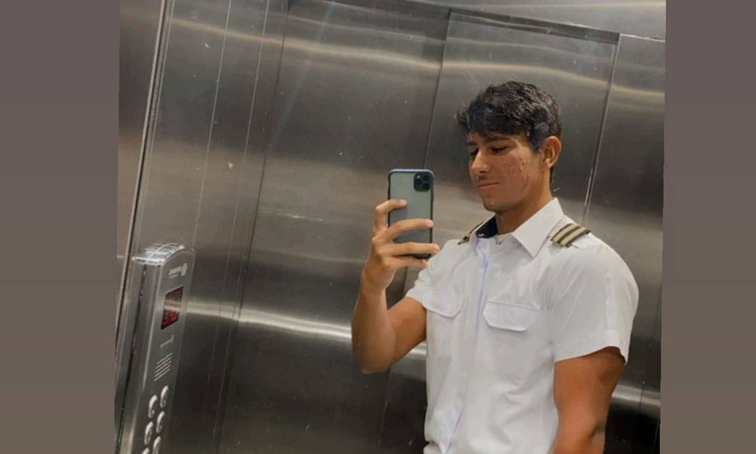 Nas redes sociais de José Porfírio, fotos de viagens. Avião que desapareceu não tinha autorização para fazer táxi áereo Foto: Reprodução/redes sociais