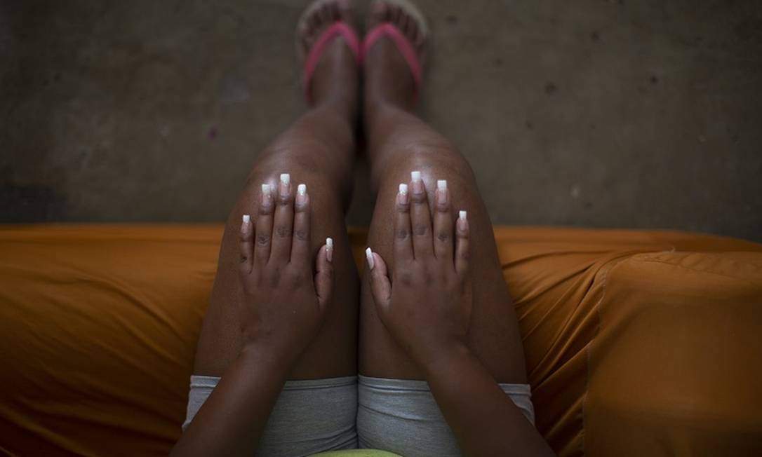 Vítima de estupro foi humilhada ao pedir socorro a PMs, em Bangu Foto: Márcia Foletto / Agência O Globo