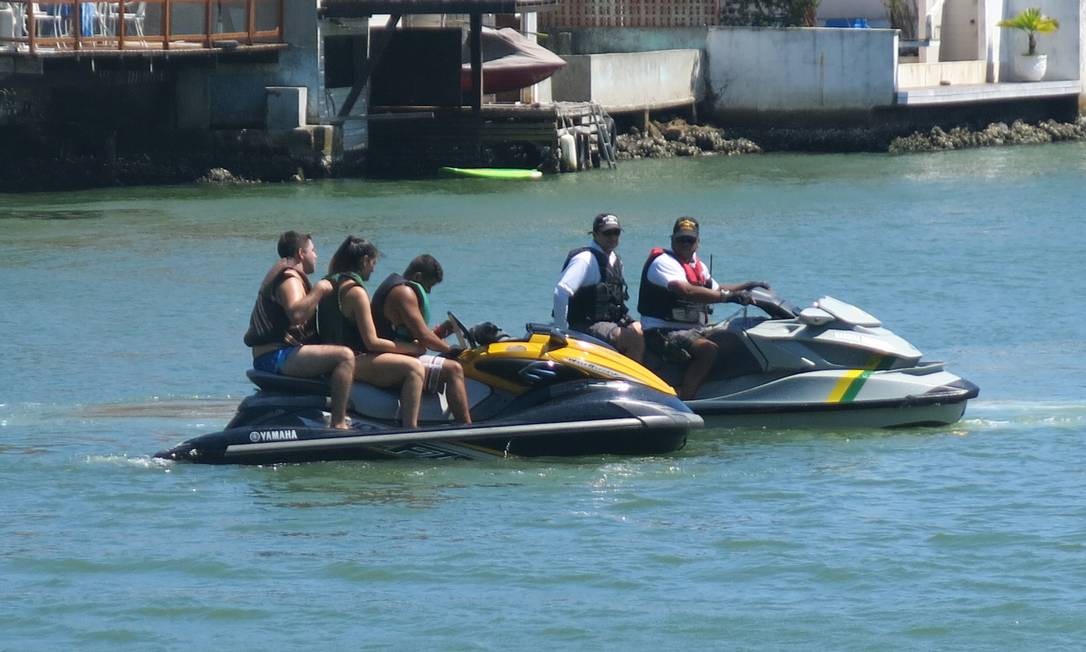 Dicas de etiqueta e segurança para jet skis em águas 