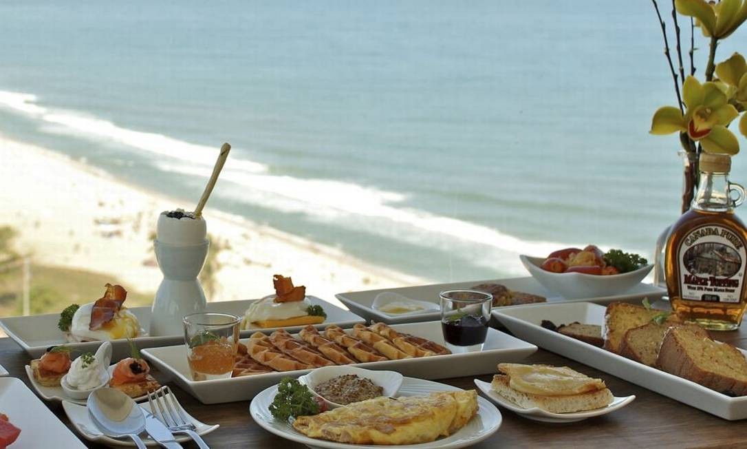 Café da manhã e brunch com direito a espumante no dia 1º