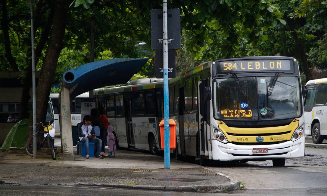 Ônibus da linha 584, que faz o trajeto Cosme Velho-Leblon Foto: Emily Almeida / Agência O Globo
