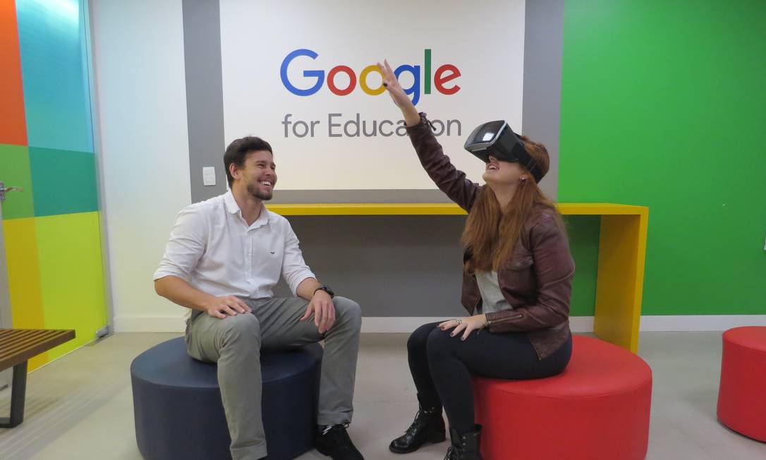 Sala Tech Spot, em parceria com a Google for Education, oferece estrutura para realização de excursões virtuais, com recurso de realidade aumentada Foto: Divulgação/Alessandra Libonatti