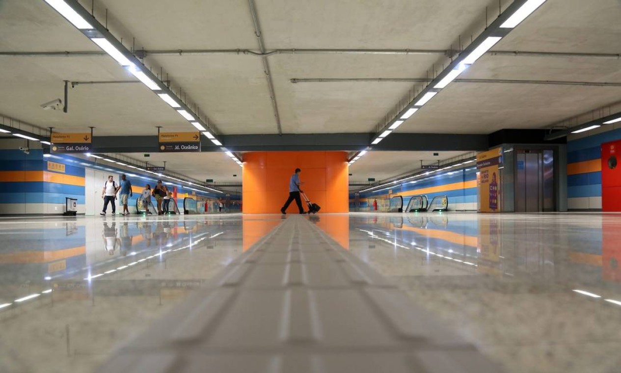 Interior da estação do metrô Antero de Quental Foto: Custódio Coimbra / Agência O Globo