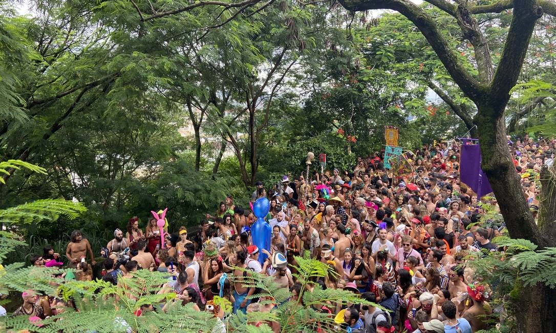 Batatinha Frita 1, 2, 3”: Boneca de “Round 6” em parque de Seul atrai fãs -  ISTOÉ Independente