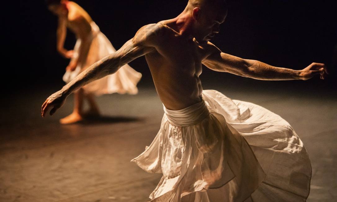 Grupo Corpo encena 'Gira' e '21', no Teatro Municipal - Jornal O Globo