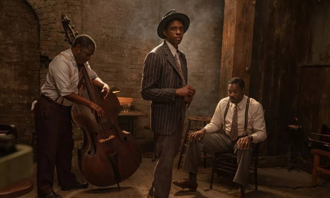 Michael Potts, Chadwick Boseman e Colman Domingo em cena do filme 'A voz suprema do blues' Foto: Divulgação