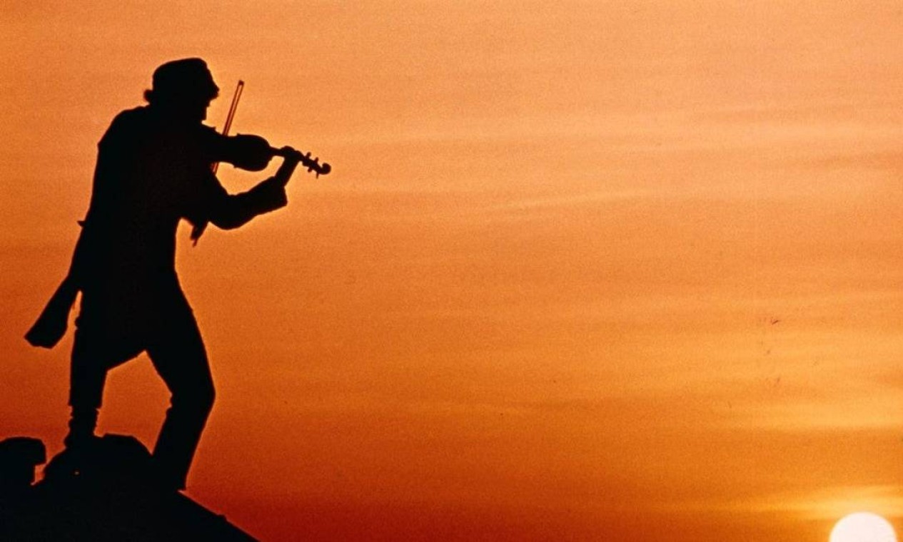 Cena do filme 'Um violinista no telhado' Foto: Reprodução