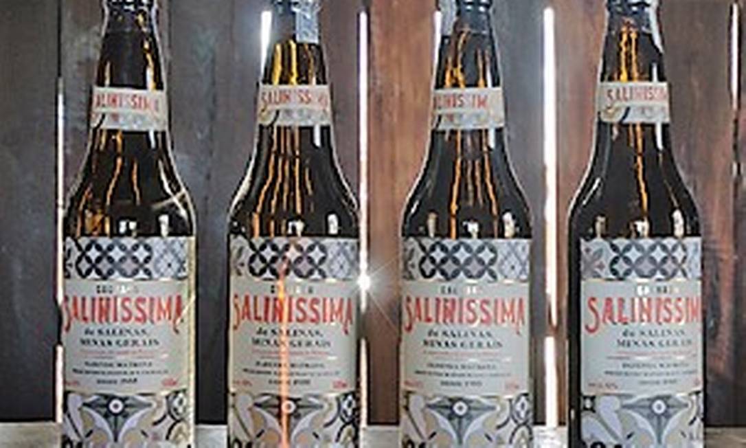 Garrafas de cachaça da marca Saliníssima Foto: Divulgação