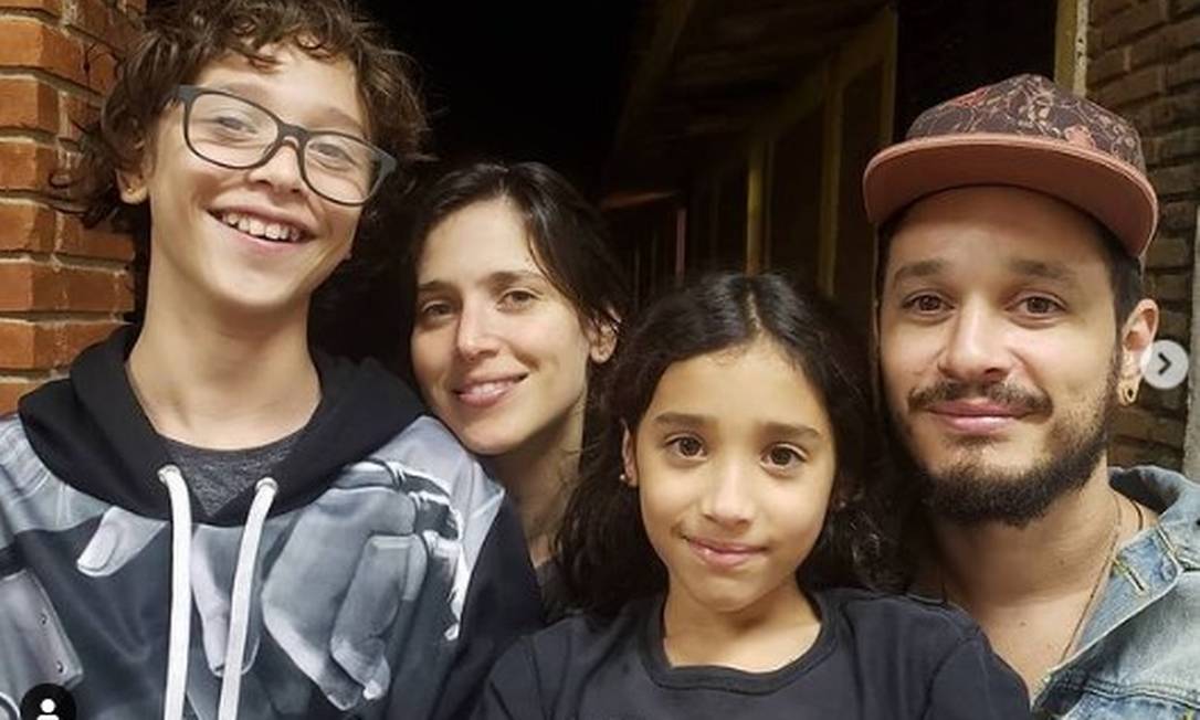 Mel Lisboa com os filhos, Clarice e Bernardo, e o marido Felipe Roseno Foto: Reprodução / Instagram