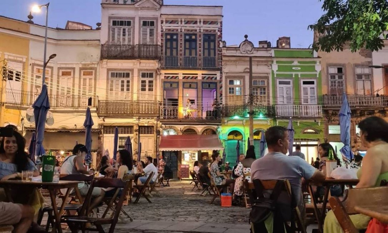 Largo São Francisco da Prainha vira point com samba e churrasquinho