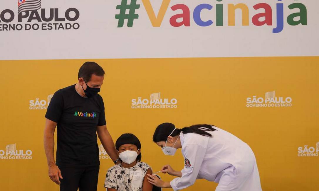 Davi Seremramiwe Xavante é a primeira criança com idade entre 5 e 11 anos vacinado no Brasil Foto: Governo de SP / Governo de SP