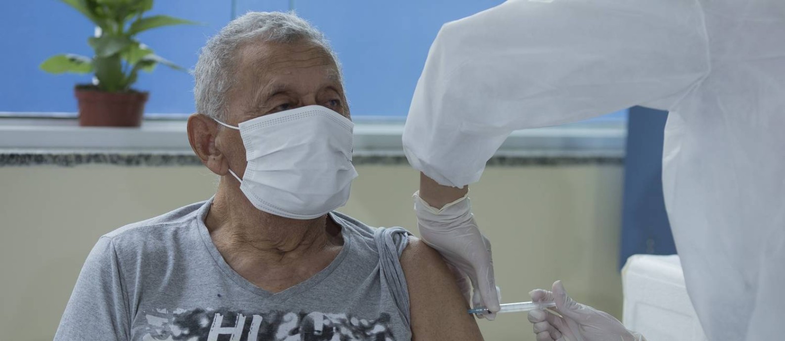 Aplicação de vacina contra a Covid-19 em São Paulo Foto: Edilson Dantas / Agência O Globo