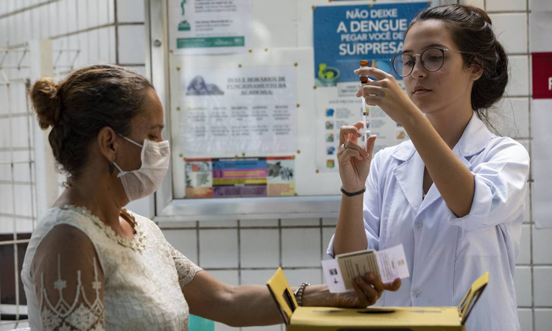 Vacinação contra o sarampo em posto de saúde de Copacabana, no Rio de Janeiro Foto: Ana Branco / Agência O Globo
