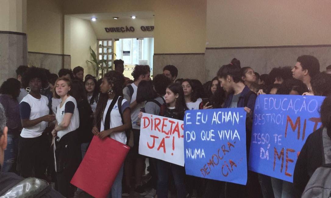 Estudantes do Cefet barram entrada de diretor escolhido pelo MEC